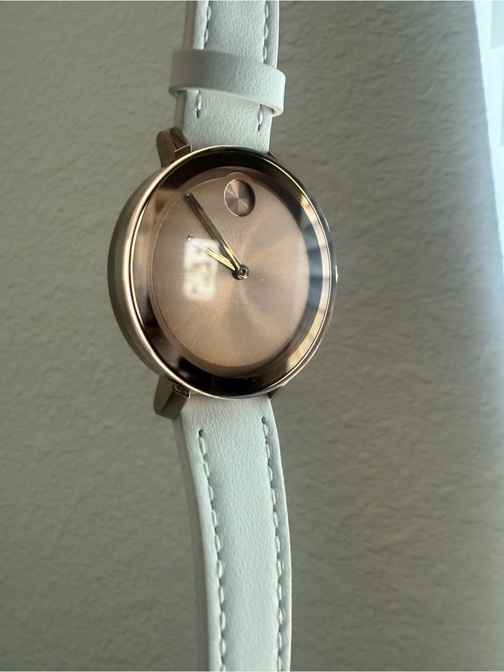 NEAR MINT- Movado BOLD Rose Gold White Leather Watch *Needs battery replacement*